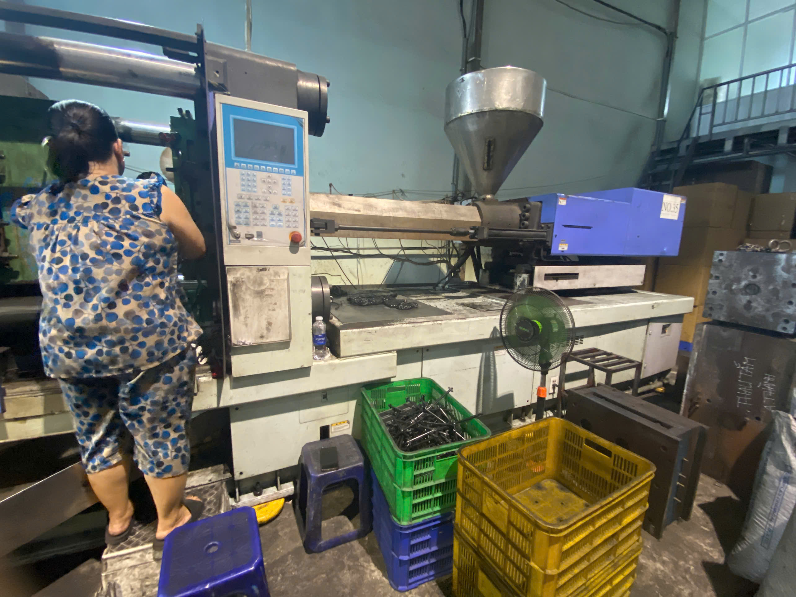 Injection molding machine 2